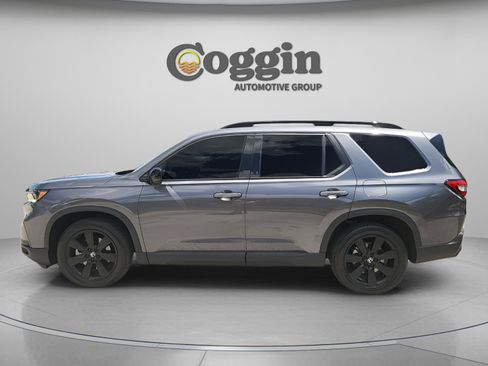 Certified 2025 Honda Pilot Black Edition image 3