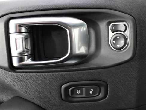 Used 2025 Jeep Wrangler Unlimited Sahara AWD/4WD image 14