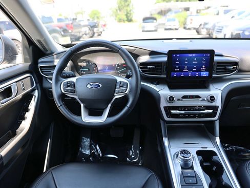 Used 2022 Ford Explorer XLT AWD/4WD image 17