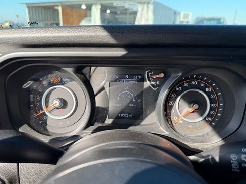 Used 2025 Jeep Wrangler Sport AWD/4WD image 9