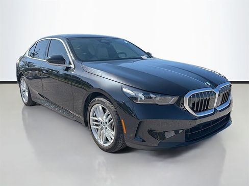 Used 2024 BMW 530i w/ Premium Package image 2