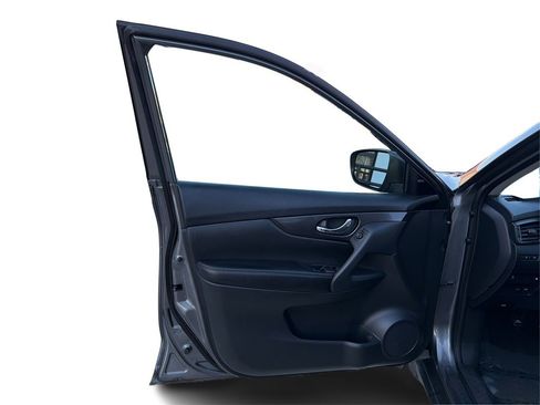 Used 2018 Nissan Rogue S image 20