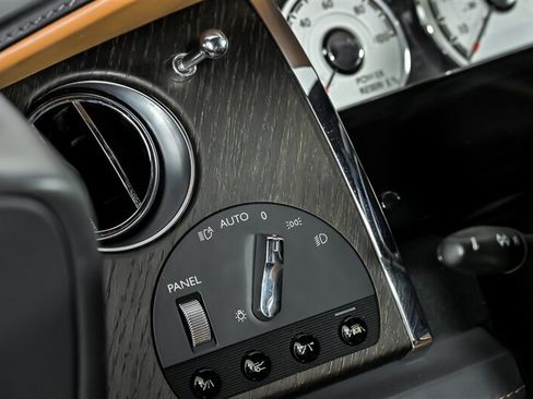 Used 2018 Rolls-Royce Wraith RWD image 21