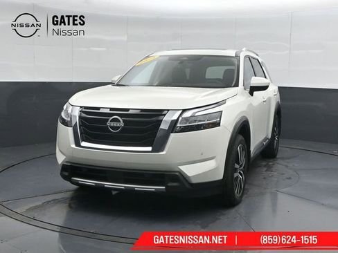 Used 2024 Nissan Pathfinder Platinum AWD/4WD image 6