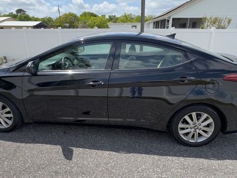 Used 2014 Hyundai Elantra SE w/ Option Group 02 FWD image 9