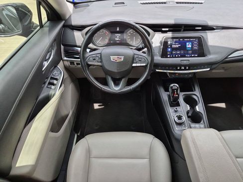 Used 2023 Cadillac XT4 Luxury w/ Cold Weather Package FWD image 11