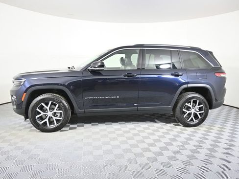 Used 2023 Jeep Grand Cherokee Limited w/ Luxury Tech Group II image 2