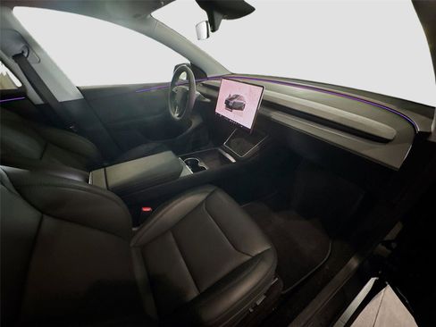 Used 2026 Tesla Model Y 2WD image 14