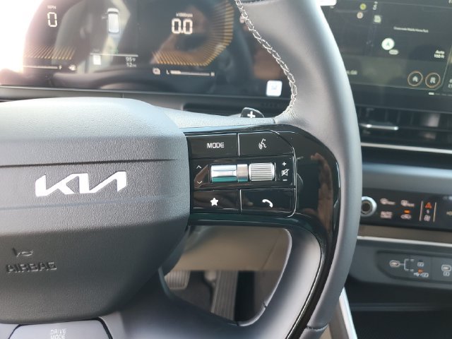 New 2027 Kia Carnival LXS FWD image 29