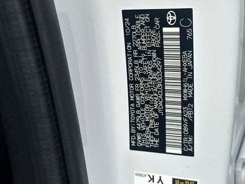 Used 2024 Toyota Prius Prime SE image 29