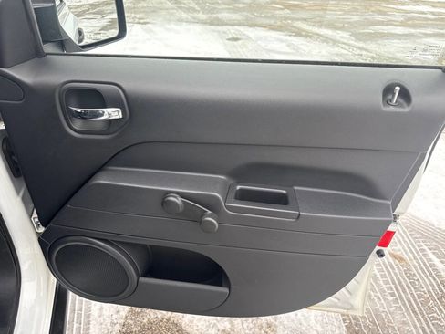 Used 2016 Jeep Patriot Sport image 29