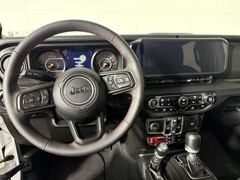 Used 2024 Jeep Gladiator Rubicon w/ Convenience Group AWD/4WD image 23