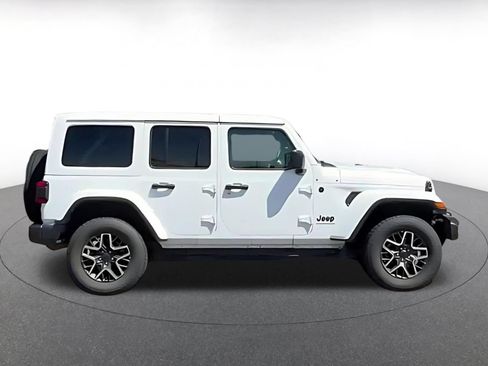 Used 2025 Jeep Wrangler Unlimited Sahara AWD/4WD image 14
