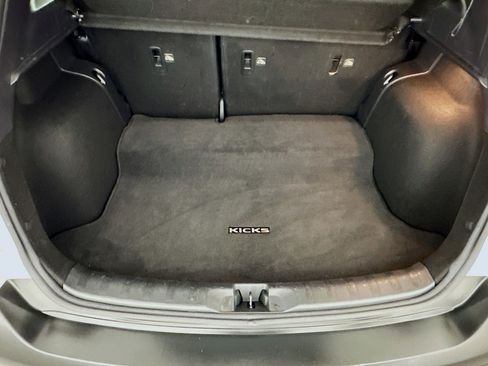 Used 2018 Nissan Kicks SV FWD image 31