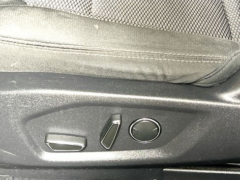 Used 2016 Ford Explorer XLT image 15