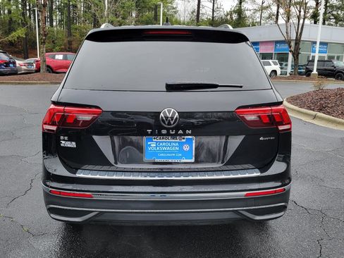 Used 2022 Volkswagen Tiguan SE w/ Panoramic Sunroof Package image 6