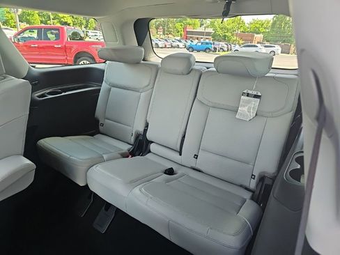 Used 2025 Ford Expedition Platinum w/ Driver's Package AWD/4WD image 14