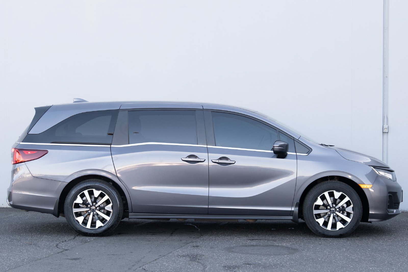 Used 2025 Honda Odyssey EX-L image 32