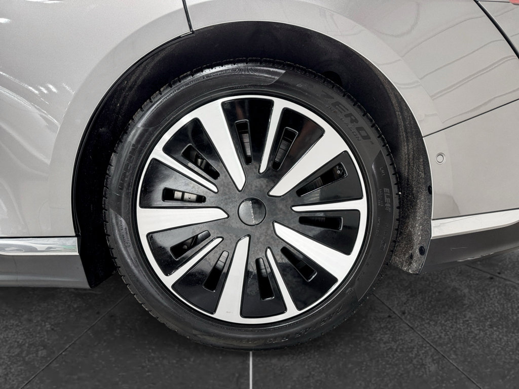 Used 2023 Lucid Air Touring AWD/4WD image 33