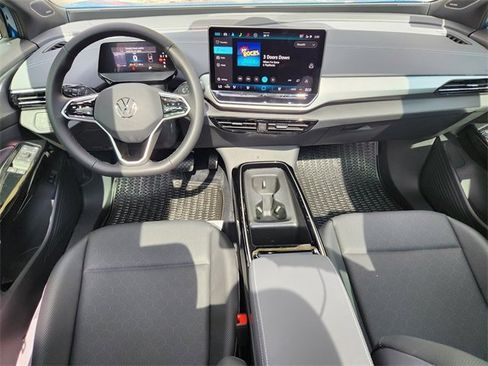 New 2025 Volkswagen Tiguan SE R-Line image 24