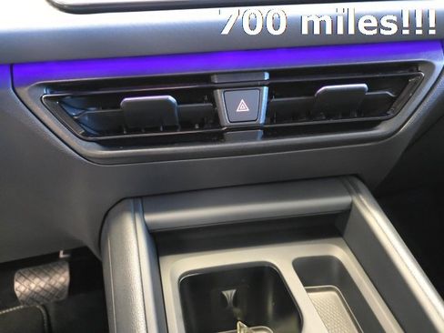 Certified 2025 Volkswagen Tiguan SE image 17