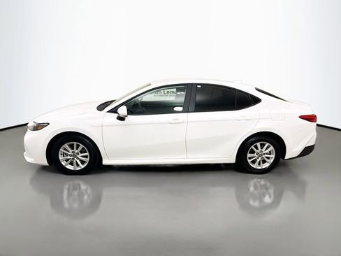 Used 2025 Toyota Camry LE image 4
