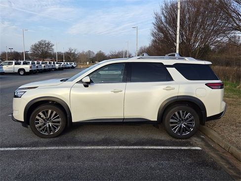 Used 2024 Nissan Pathfinder SL w/ SL Premium Package image 4
