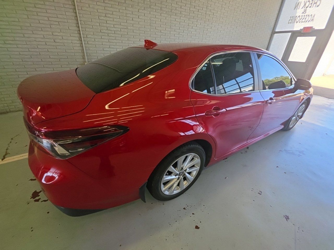 Used 2024 Toyota Camry LE w/ Convenience Package FWD image 4