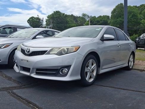 Used 2013 Toyota Camry SE FWD image 2