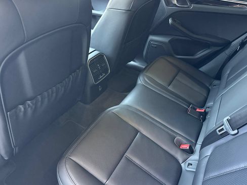 Used 2026 Porsche Macan AWD/4WD image 15