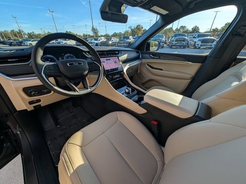 New 2025 Jeep Grand Cherokee L Limited image 2