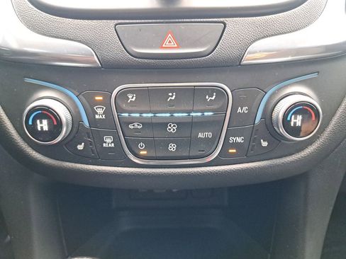 Used 2019 Chevrolet Equinox LT image 22