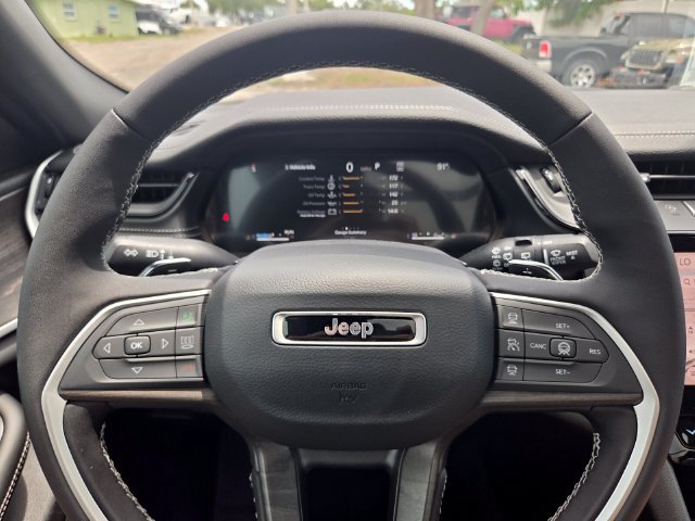 New 2026 Jeep Grand Cherokee Limited w/ Luxury Tech Group II RWD image 27