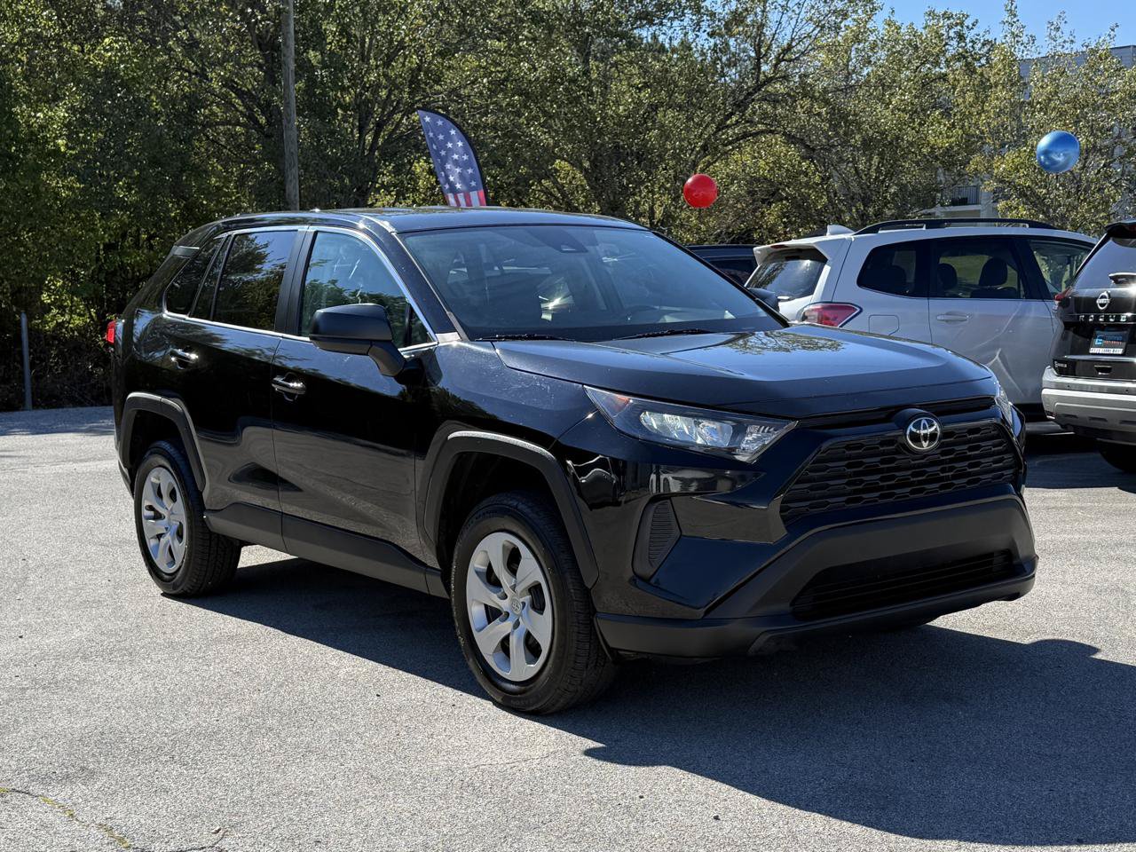 Used 2022 Toyota RAV4 LE FWD image 4