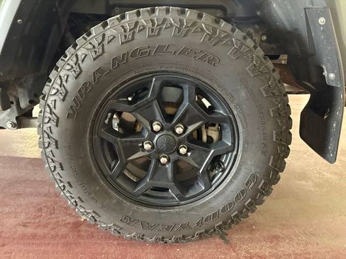 Used 2021 Jeep Gladiator Sport AWD/4WD image 16