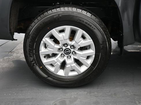 Used 2023 Nissan Frontier SV image 14