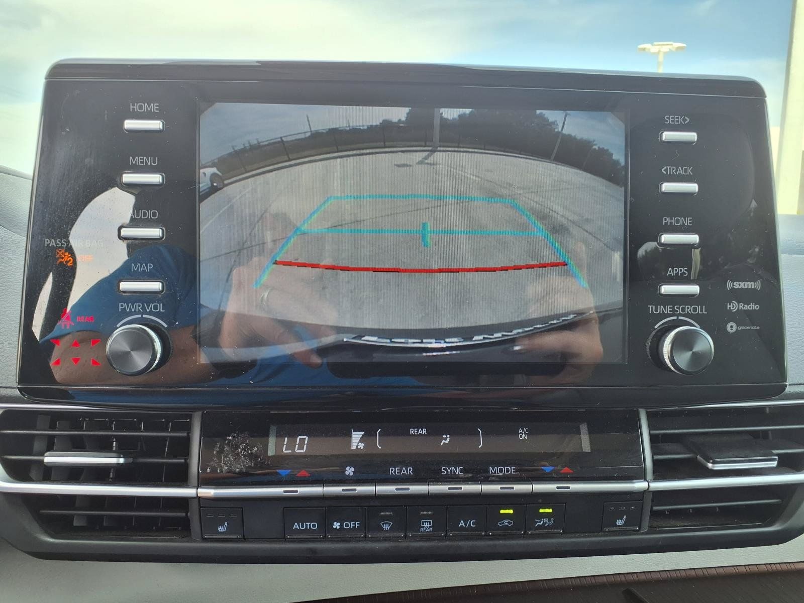 Used 2022 Toyota Sienna XLE FWD image 14