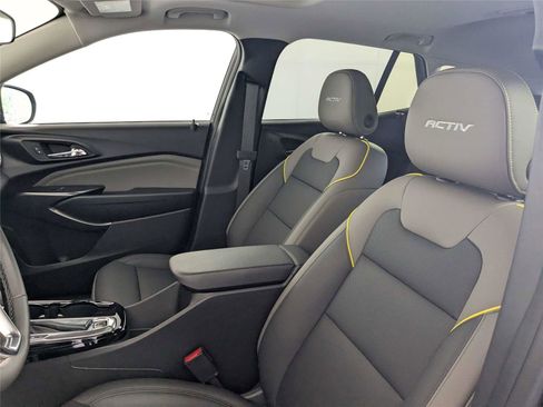 Used 2026 Chevrolet Trax ACTIV w/ Sunroof Package FWD image 12
