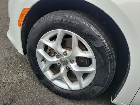 Used 2018 Chrysler Pacifica Touring Plus w/ Tire & Wheel Group image 4