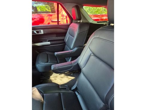 Used 2022 Ford Explorer XLT w/ Equipment Group 202A AWD/4WD image 6