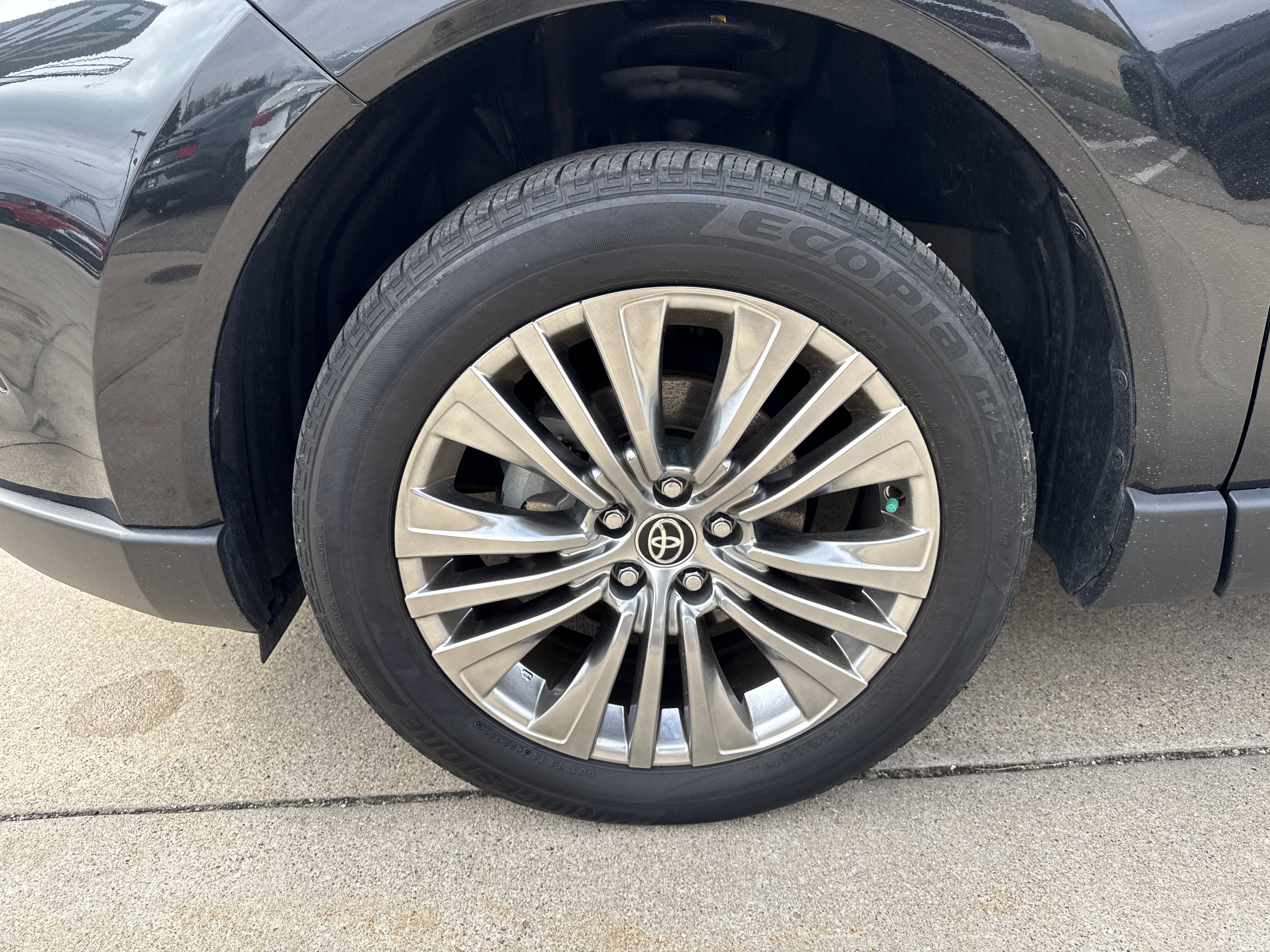 Used 2023 Toyota Venza XLE AWD/4WD image 27