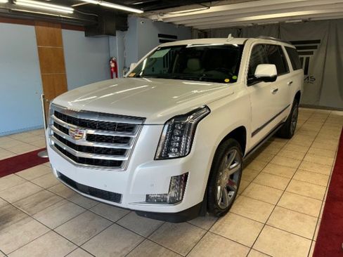 Used 2016 Cadillac Escalade ESV Premium image 3