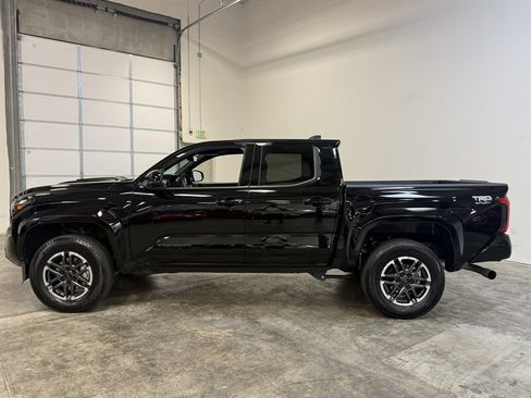Used 2026 Toyota Tacoma TRD Sport AWD/4WD image 4