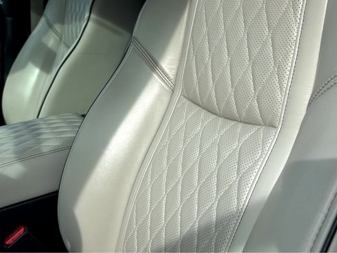 Used 2019 INFINITI QX60 Luxe w/ Limited Package image 5