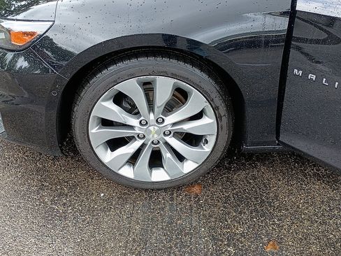 Used 2018 Chevrolet Malibu Premier w/ Premier Sun and Wheel Package FWD image 10
