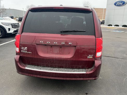 Used 2019 Dodge Grand Caravan SXT image 6