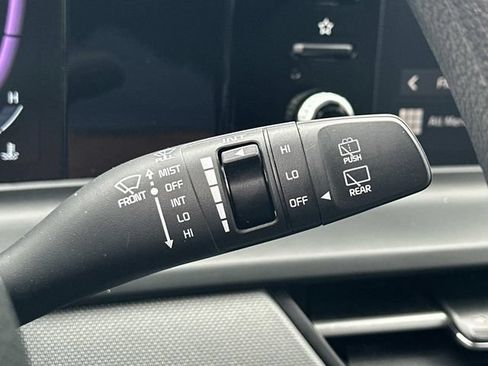 Used 2025 Kia Seltos LX AWD/4WD image 11