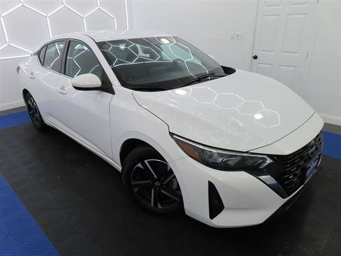 Used 2025 Nissan Sentra SV FWD image 5