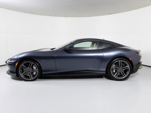 Used 2021 Ferrari Roma image 3