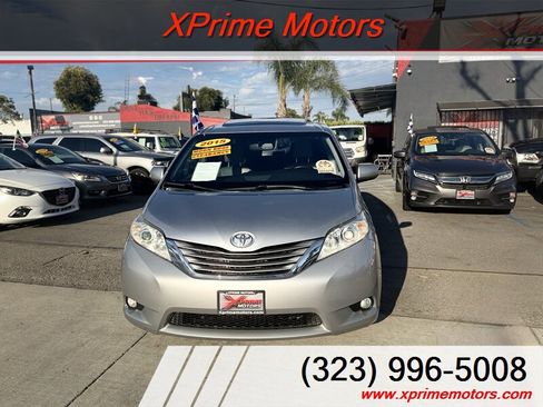 Used 2015 Toyota Sienna XLE w/ XLE Navigation Package FWD image 2